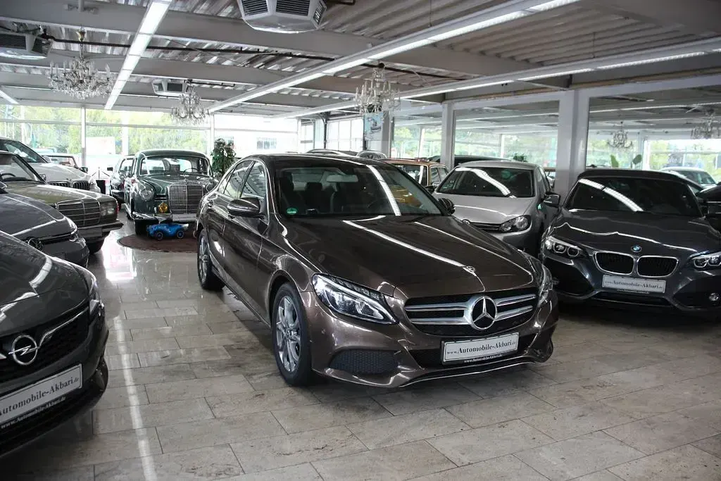 Gebraucht Mercedes C180 Avantgarde 156 PS (114 kW) 2017 Braun Limousine
