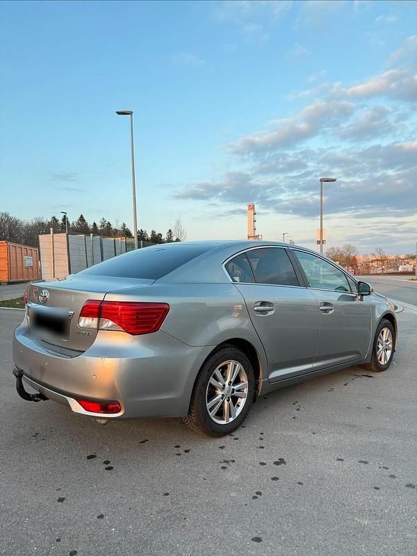 Gebraucht Toyota Avensis T2 124 PS (91 kW) 2012 Grau Limousine