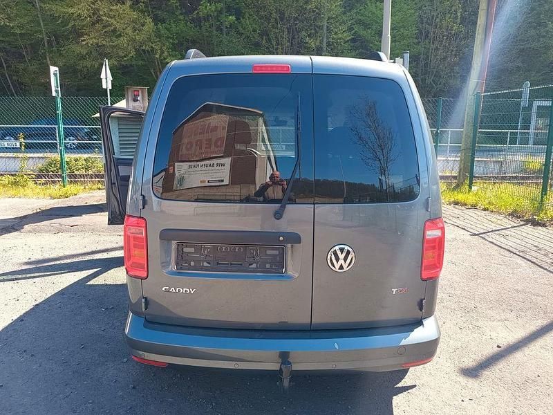 Usata VW Caddy Highline 150 CV (110 kW) 2018 Grigio Monovolume