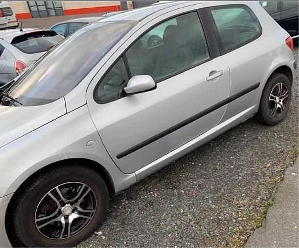 Gebraucht Peugeot 307 105 PS (77 kW) 2002 Grau Kleinwagen