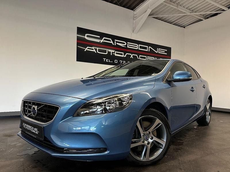 Blau Gebraucht 2015 Volvo V40 You! Limousine | 10.900 € (Fairer Preis) - Bild 1/4