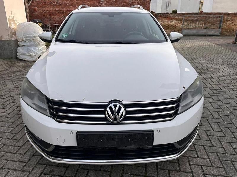 Gebraucht VW Passat Business 150 PS (110 kW) 2013 Weiß Kombi