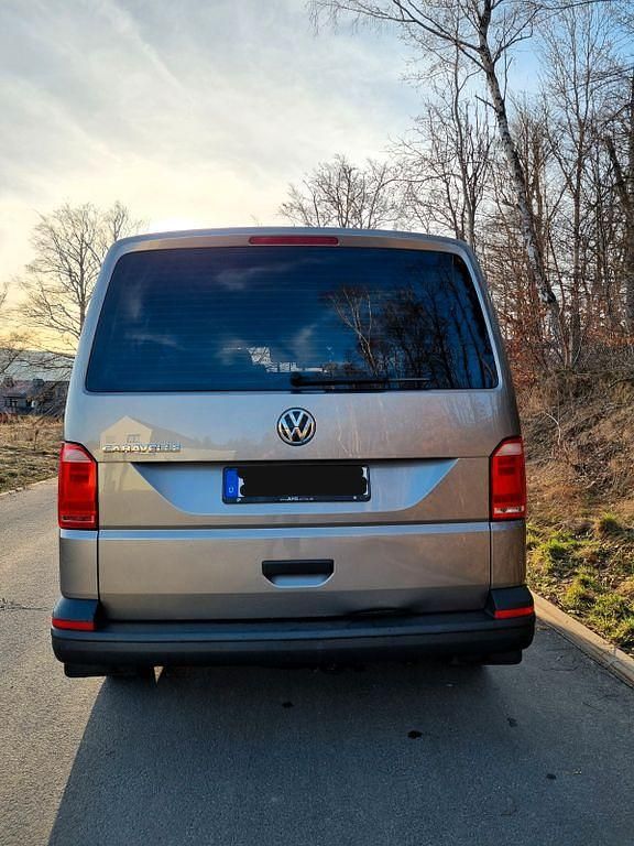 Używany VW Caravelle 102 KM (75 kW) 2018 Beżowy Van