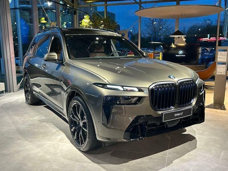 Neu BMW X7 M Sport 381 PS (280 kW) 2026 Manhattan metallic SUV