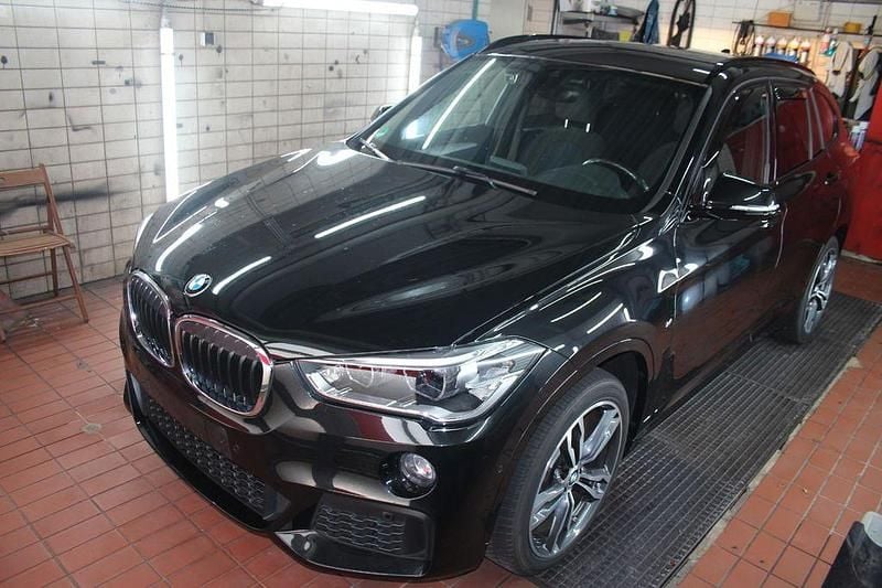 Schwarz Gebraucht 2019 BMW X1 Shadowline SUV | 20.800 € (Superpreis) - Bild 1/4