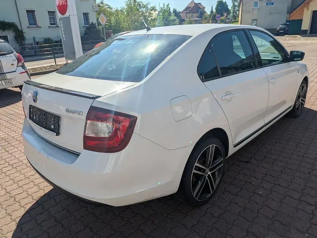 Używany Skoda Rapid Ambition 105 KM (77 kW) 2015 Biały Hatchback