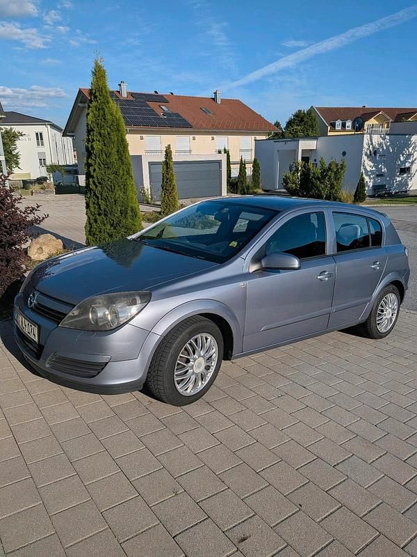 Silber Gebraucht 2004 Opel Astra Kleinwagen | 2.190 € - Bild 1/4