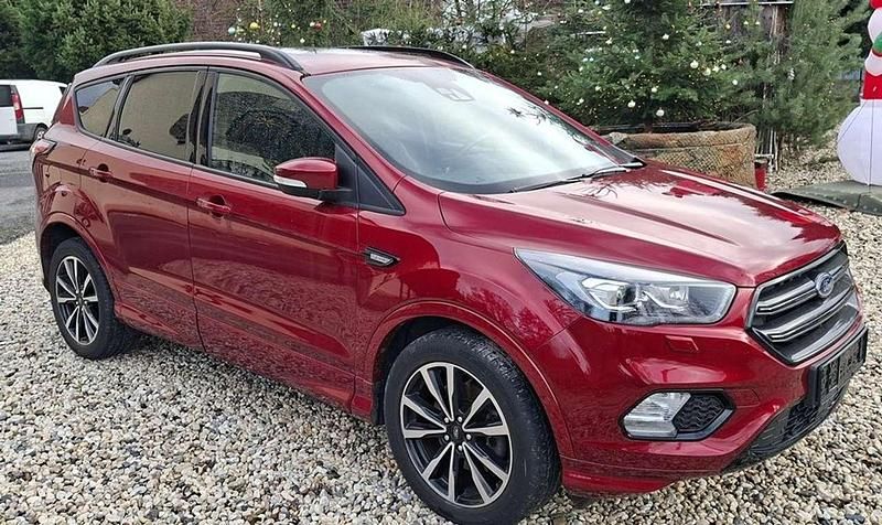 Gebraucht Ford Kuga ST-Line 175 PS (128 kW) 2019 Rubyrot (metallic) SUV