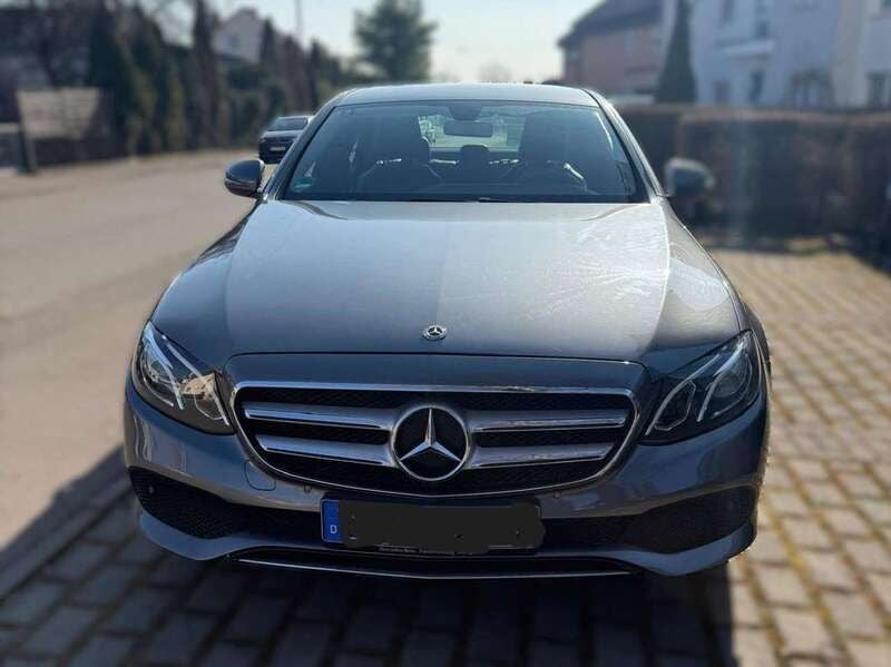 Grau Gebraucht 2018 Mercedes E200 Avantgarde Limousine | 24.900 € (Fairer Preis) - Bild 1/4