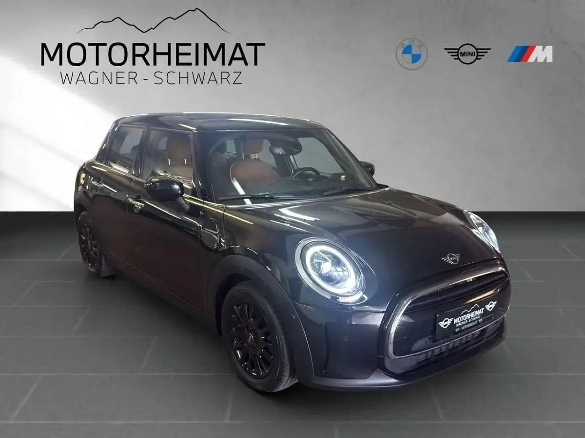 Gebraucht Mini Cooper 136 PS (100 kW) 2023 Midnight black metallic Kleinwagen