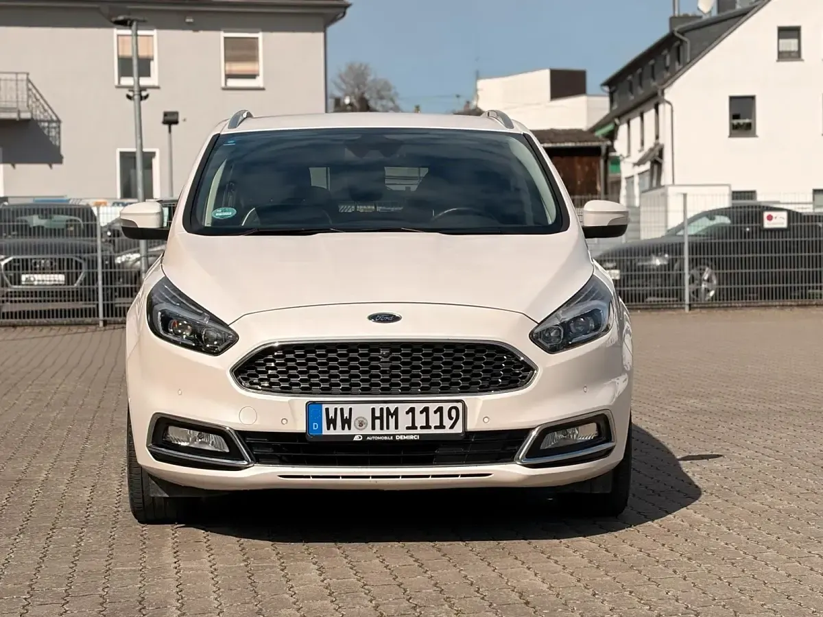 Używany Ford S-MAX Vignale 160 KM (117 kW) 2018 Biały Minivan