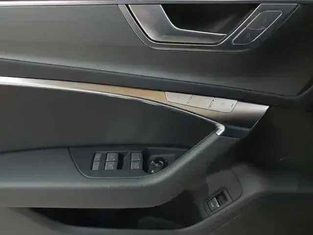 Gebraucht Audi A6 Ambiente 286 PS (210 kW) 2023 Mythosschwarz metallic Kombi