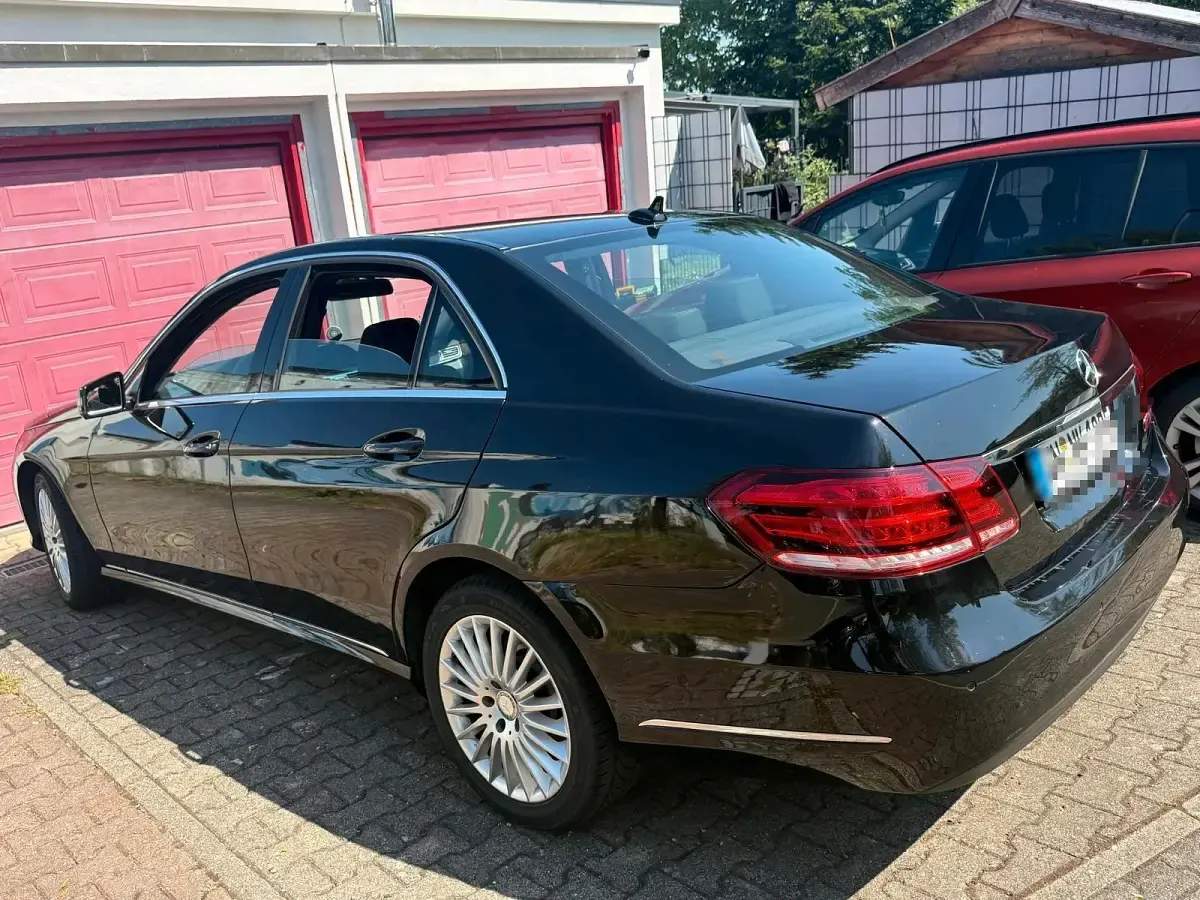Gebraucht Mercedes E250 211 PS (155 kW) 2014 Schwarz Limousine