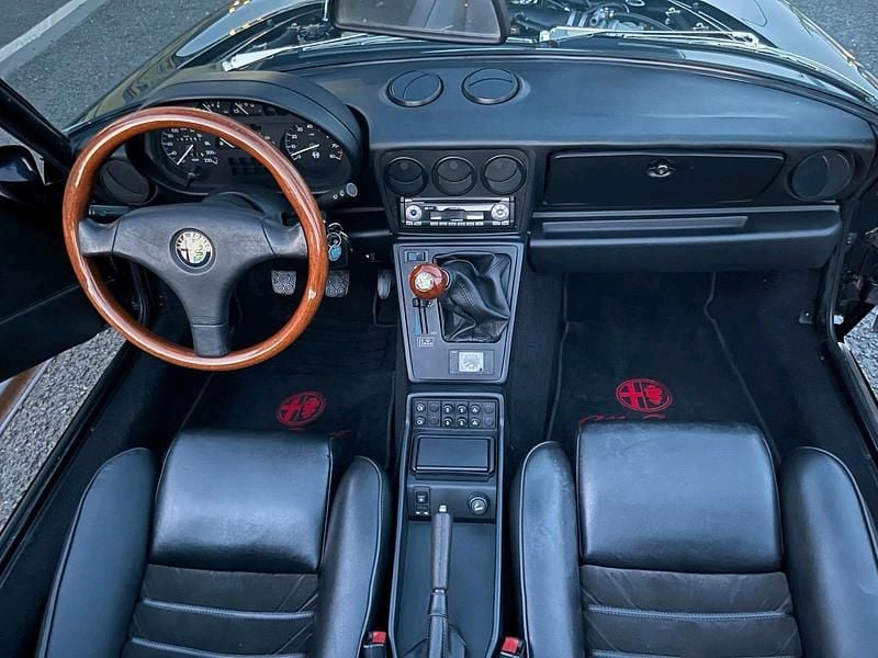 Gebraucht Alfa Romeo Spider 126 PS (92 kW) 1993 Schwarz Cabrio