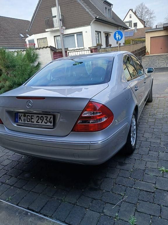 Gebraucht Mercedes E240 Classic 177 PS (130 kW) 2002 Silber Limousine