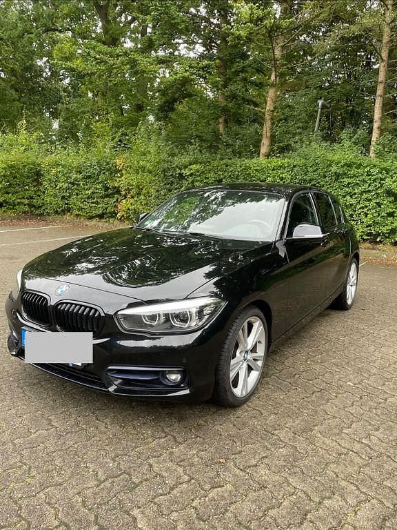 Schwarz Gebraucht 2018 BMW 118 Sport Line Kleinwagen | 14.100 € (Guter Preis) - Bild 1/4
