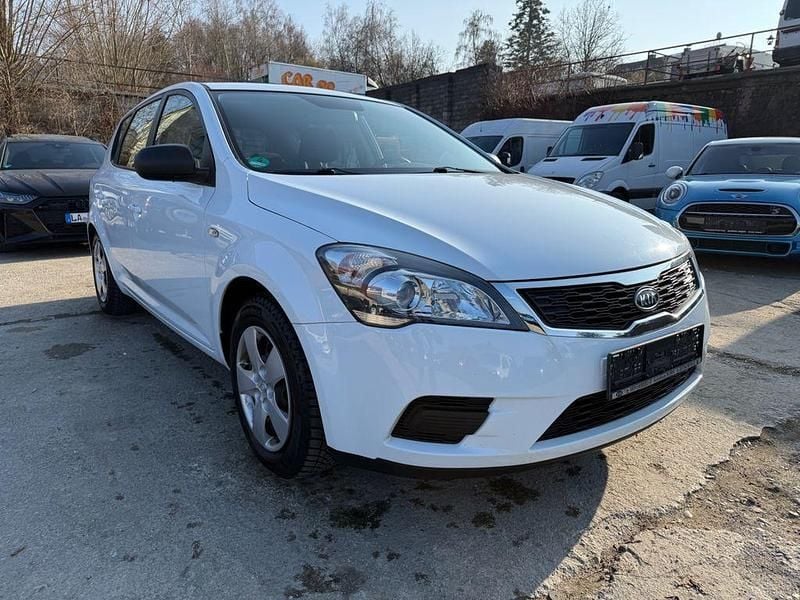 Gebraucht Kia Ceed 90 PS (66 kW) 2010 Weiß Kleinwagen