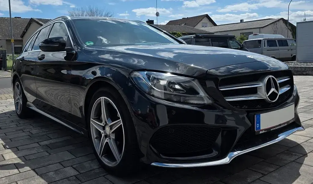 Gebraucht Mercedes C180 AMG line 156 PS (114 kW) 2015 Schwarz Limousine