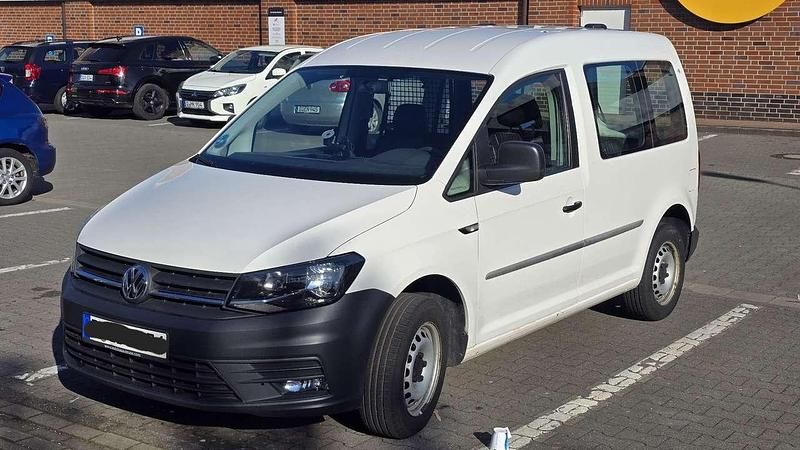 Second-hand VW Caddy 75 CP (55 kW) 2018 Alb Monovolum