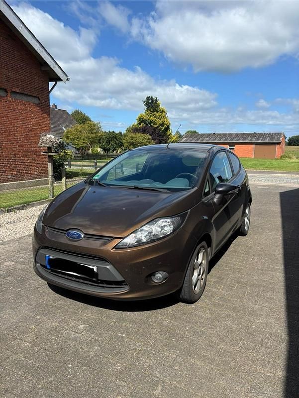 Gebraucht Ford Fiesta 60 PS (44 kW) 2012 Braun Kleinwagen
