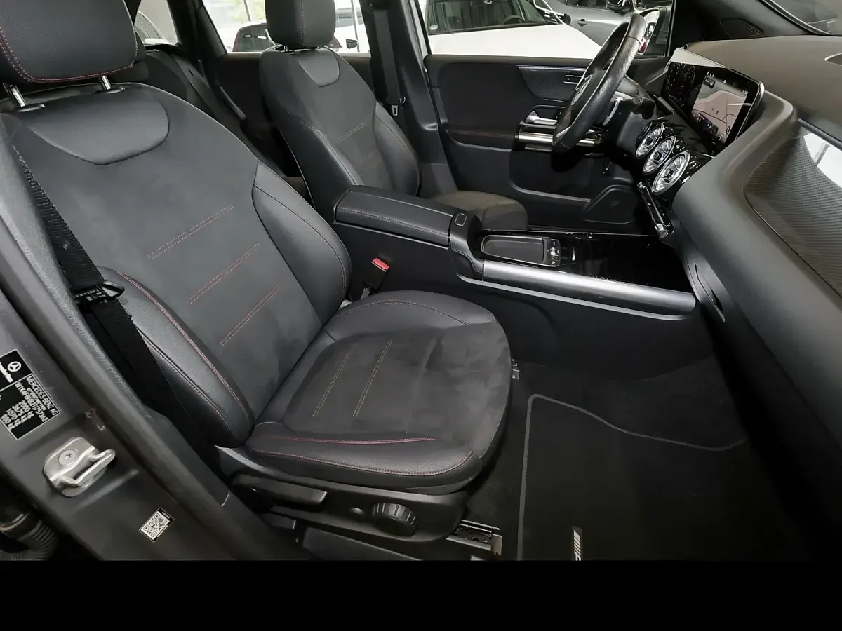 Gebraucht Mercedes B200 AMG 163 PS (119 kW) 2025 Mountain grau metallic Kleinwagen