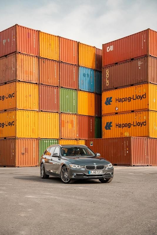 Grau Gebraucht 2013 BMW 318 Kombi | 9.800 € (Etwas zu teuer) - Bild 1/4