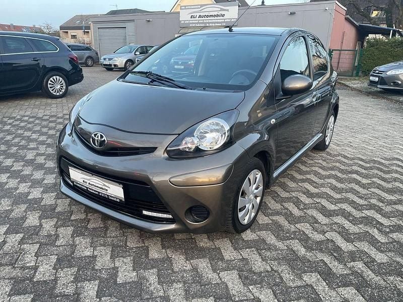 Gebraucht Toyota Aygo Connect Style 68 PS (50 kW) 2012 Braun Kleinwagen