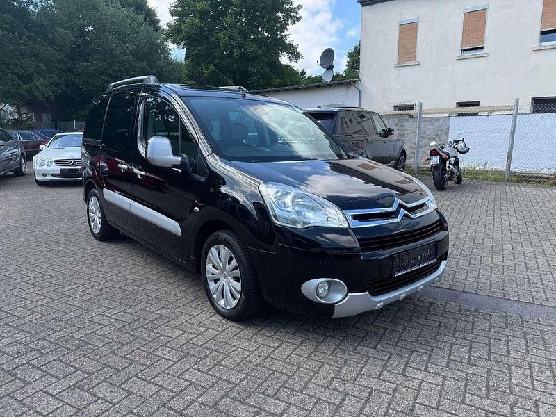 Gebraucht Citroën Berlingo SELECTION 92 PS (67 kW) 2011 Lack onyx schwarz/deckende Van / Kleinbus