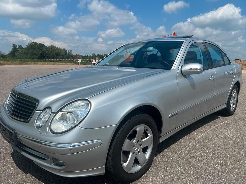 Gebraucht Mercedes E350 Avantgarde 272 PS (200 kW) 2005 Silber Limousine