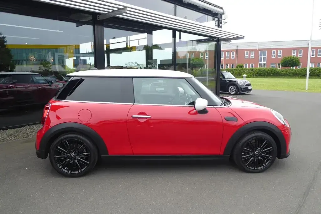 Gebraucht Mini Cooper Hatch 136 PS (100 kW) 2023 Rot Kleinwagen