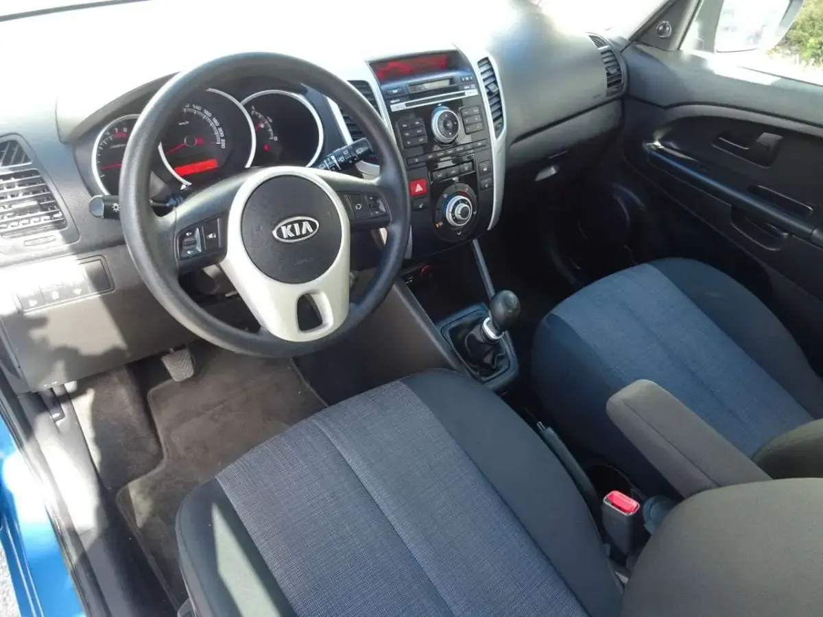 Gebraucht Kia Venga Vision 90 PS (66 kW) 2010 Blau Kleinwagen