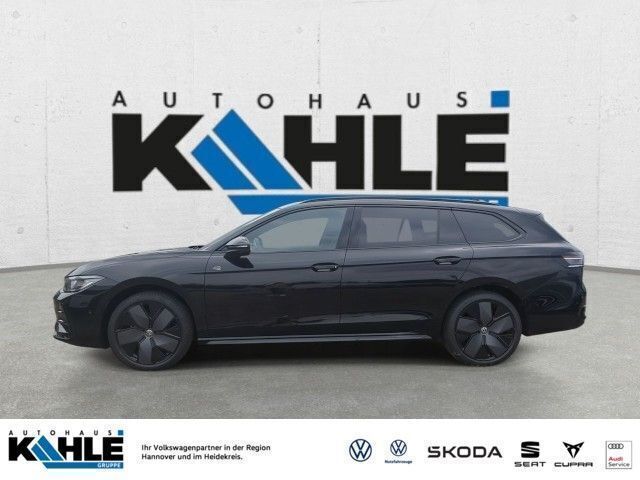 Schwarz Neu 2025 VW Passat R-line Kombi | 65.890 € - Bild 1/4