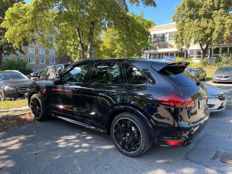 Schwarz Gebraucht 2013 Porsche Cayenne GTS SUV | 20.995 € (Superpreis) - Bild 1/4
