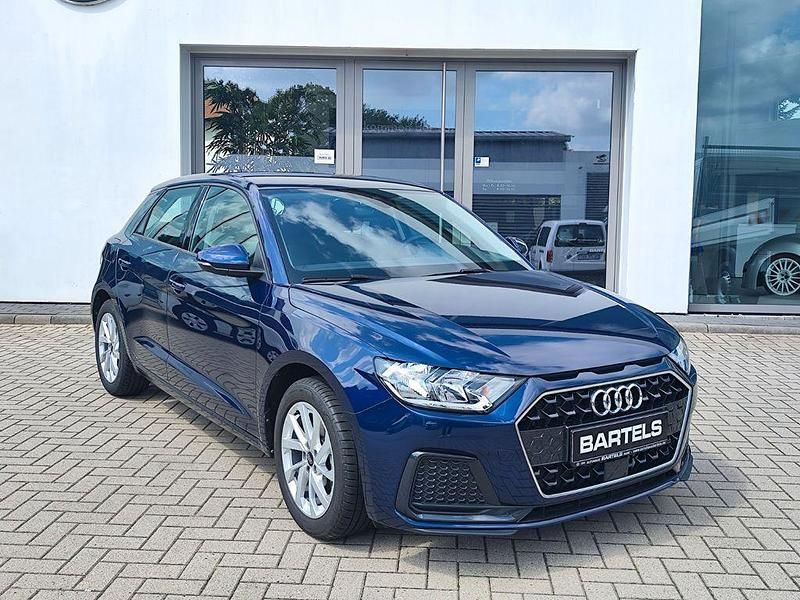 Blau Gebraucht 2024 Audi A1 Sportback Advanced Kleinwagen | 23.440 € (Fairer Preis) - Bild 1/4