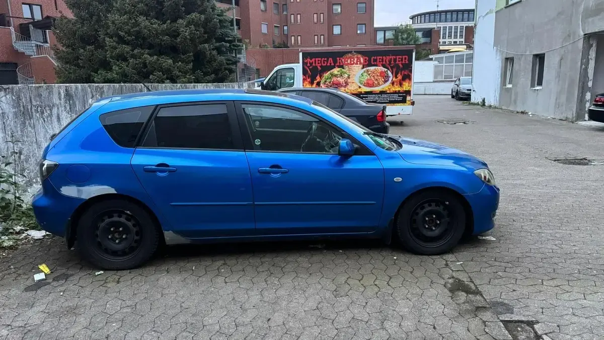 Usata Mazda 3 150 CV (110 kW) 2005 Blu Berlina