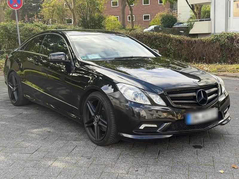 Gebraucht Mercedes E350 AMG 265 PS (194 kW) 2011 Schwarz Coupé