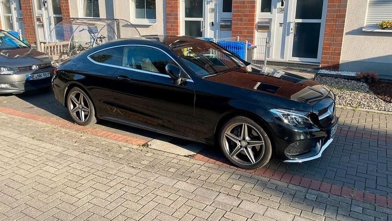 Schwarz Gebraucht 2016 Mercedes C250 AMG line Coupé | 22.500 € (Superpreis) - Bild 1/3