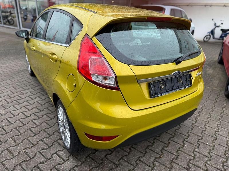 Gebraucht Ford Fiesta Titanium 75 PS (55 kW) 2012 Gelb Kleinwagen