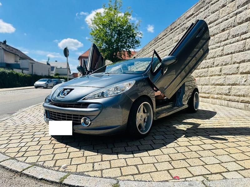 Grau Gebraucht 2008 Peugeot 207 CC Sport Cabrio | 6.490 € - Bild 1/4