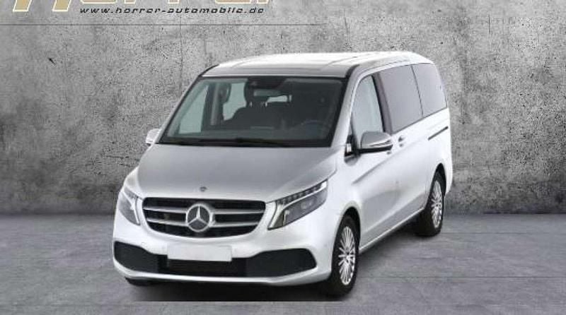 Brillantsilber metallic Gebraucht 2023 Mercedes V220 Edition Van / Kleinbus | 50.890 € (Fairer Preis) - Bild 1/4