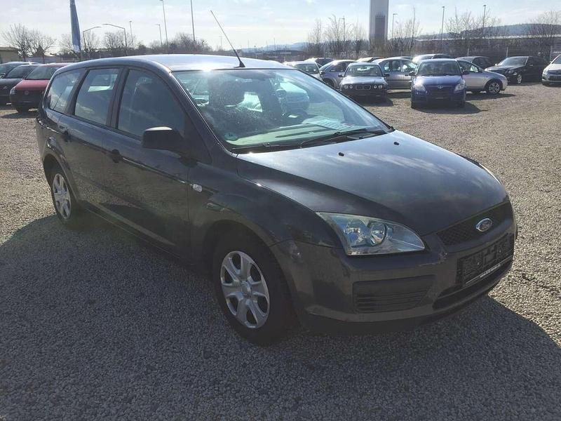 Gebraucht Ford Focus Trend 101 PS (74 kW) 2007 Grau Kombi