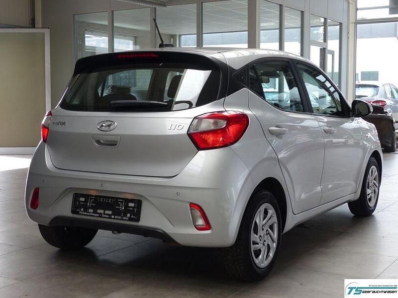 Gebraucht Hyundai i10 Select 67 PS (49 kW) 2023 Silber Kleinwagen