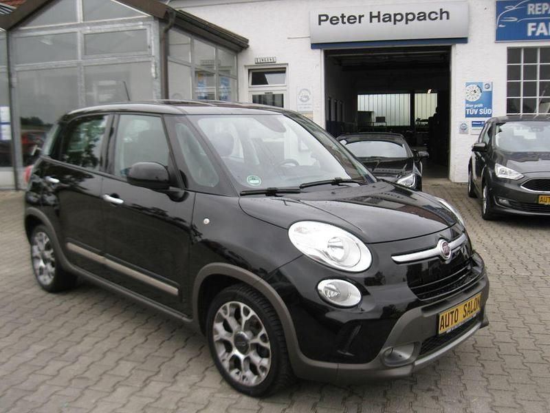 Schwarz Gebraucht 2017 Fiat 500L Trekking Van / Kleinbus | 9.490 € (Fairer Preis) - Bild 1/4
