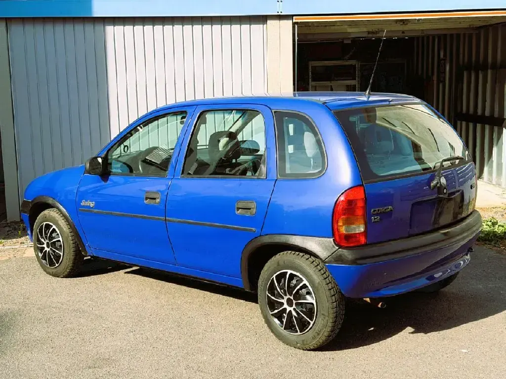 Gebraucht Opel Corsa Swing 45 PS (33 kW) 1996 Blau Kleinwagen