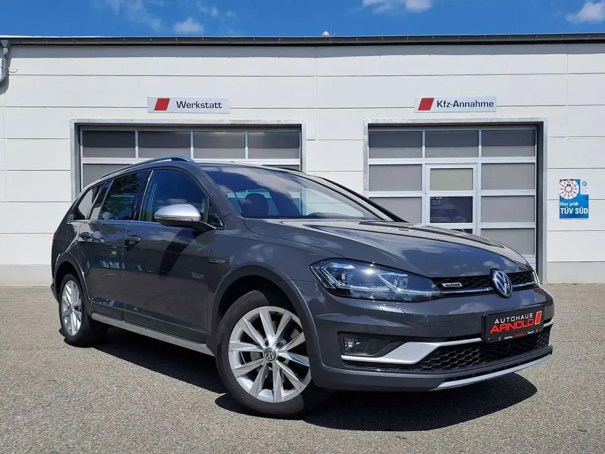 Gebraucht VW Golf Alltrack 184 PS (135 kW) 2019 Urnograu Kombi