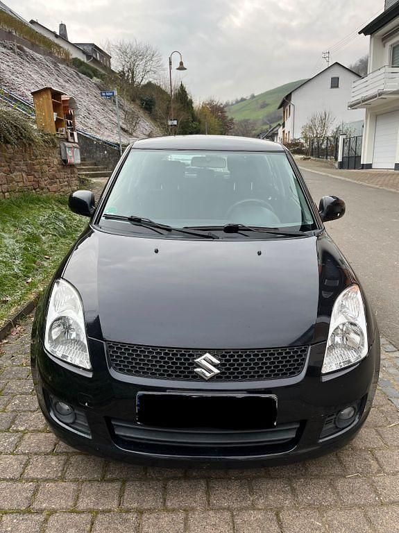 Schwarz Gebraucht 2009 Suzuki Swift Limousine | 1.890 € (Fairer Preis) - Bild 1/4