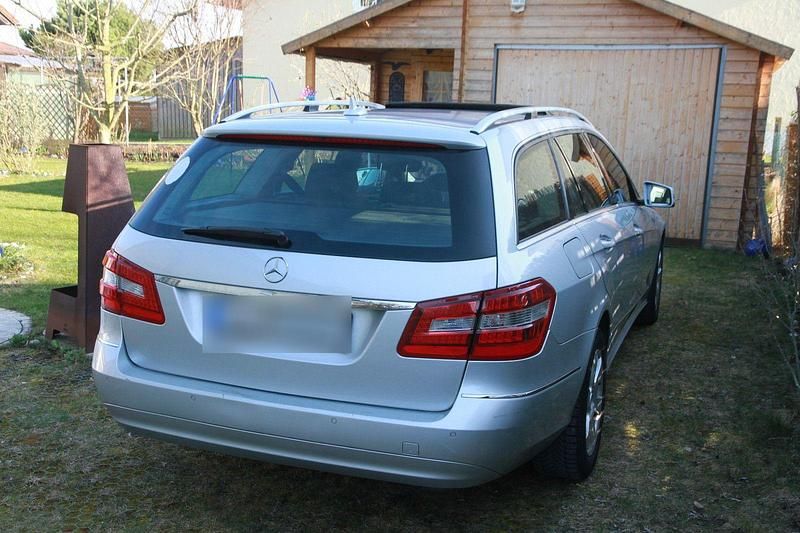 Gebraucht Mercedes E220 Elegance 170 PS (125 kW) 2010 Silber Kombi
