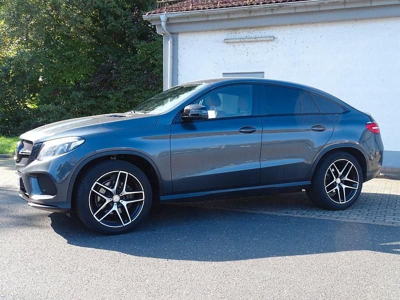 Grau Gebraucht 2016 Mercedes GLE350 AMG SUV | 31.800 € (Teuer) - Bild 1/4