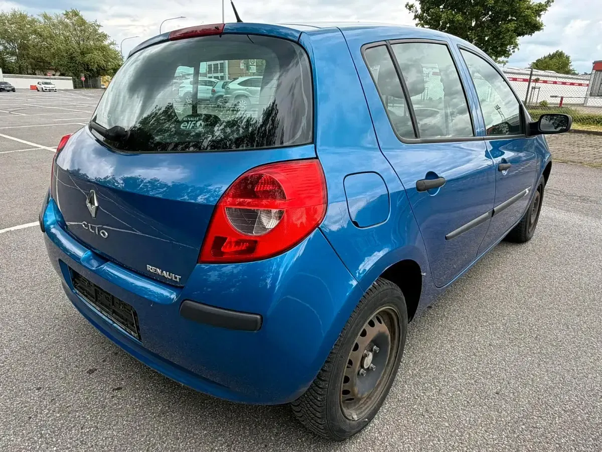 Brugt Renault Clio II 75 HK (55 kW) 2006 Blå Hatchback