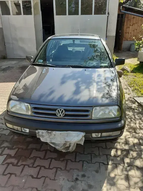 Gebraucht VW Vento 64 PS (47 kW) 1994 Grau Limousine